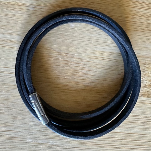 Black Leather Wrap Bracelet w/ Magnetic Clasp - Picture 5 of 9
